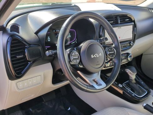 Used 2023 Kia Soul EX image 12