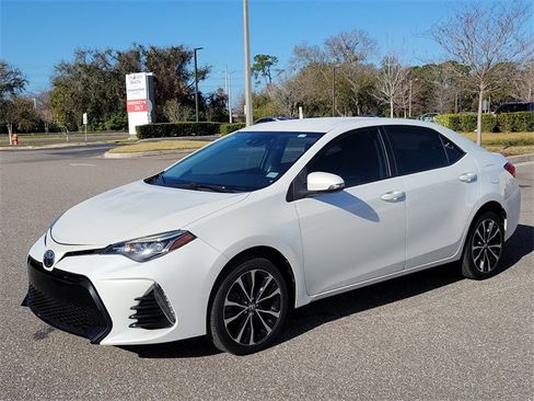 Used 2019 Toyota Corolla SE image 2