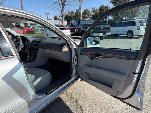 Used 2009 Mercedes-Benz E 350 Sedan image 22