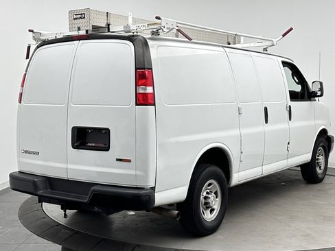 Used 2022 Chevrolet Express 2500 w/ Driver Convenience Package RWD image 7