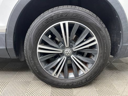 Used 2018 Volkswagen Tiguan SEL FWD image 30