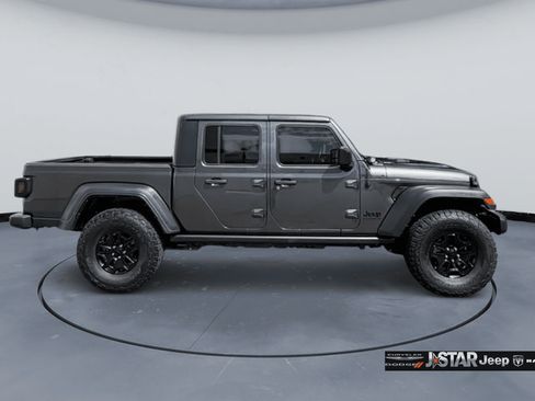 Used 2023 Jeep Gladiator Sport AWD/4WD image 4