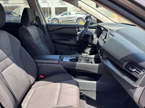 Used 2025 Nissan Rogue SV FWD image 33