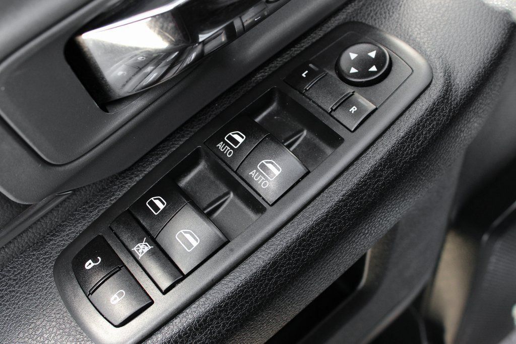 Used 2021 RAM 1500 Classic SLT AWD/4WD image 14