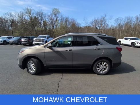 Used 2018 Chevrolet Equinox LT w/ Sun & Infotainment Package image 2