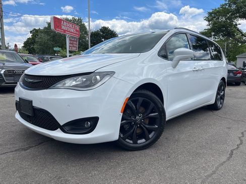 Used 2018 Chrysler Pacifica Touring-L Plus w/ Advanced Safetytec Group FWD image 1