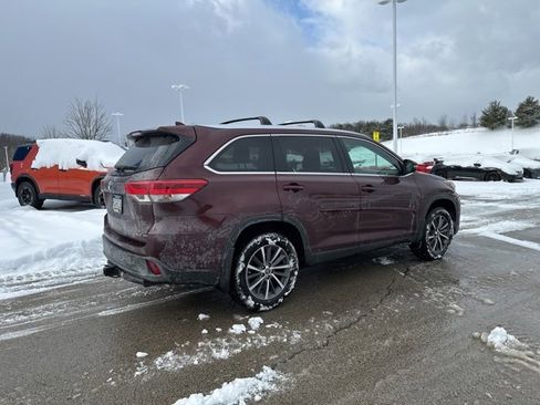 Used 2019 Toyota Highlander XLE image 3