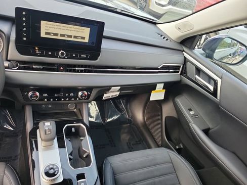 New 2026 Mitsubishi Outlander SE image 18