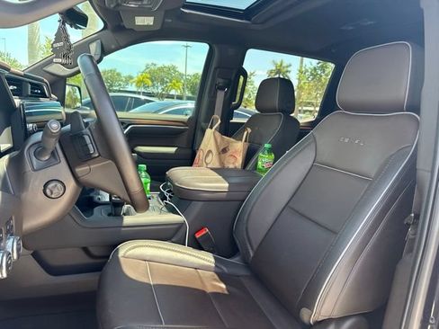 Used 2025 GMC Sierra 1500 Denali w/ Technology Package AWD/4WD image 3