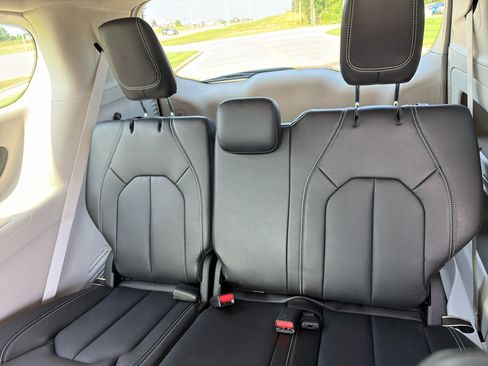 Certified 2023 Chrysler Pacifica Touring-L w/ Road Tripper Package AWD/4WD image 16