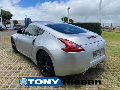 Used 2017 Nissan 370Z Coupe RWD image 5
