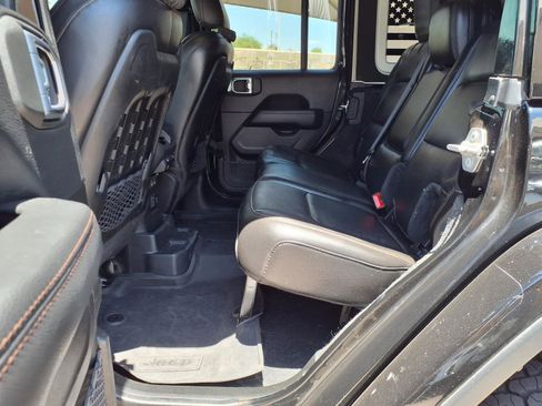 Used 2022 Jeep Wrangler Unlimited Rubicon w/ Xtreme Recon 35" Tire Package AWD/4WD image 15