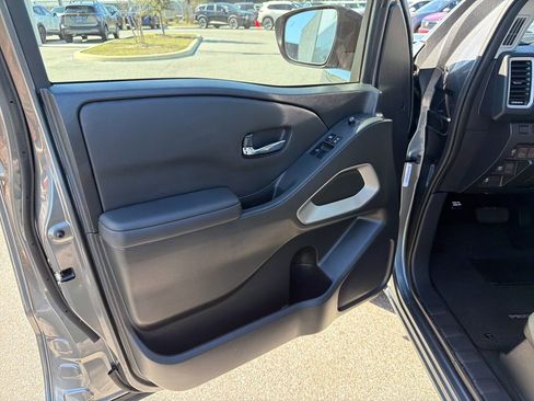 Certified 2024 Nissan Frontier SV w/ Technology Package image 14