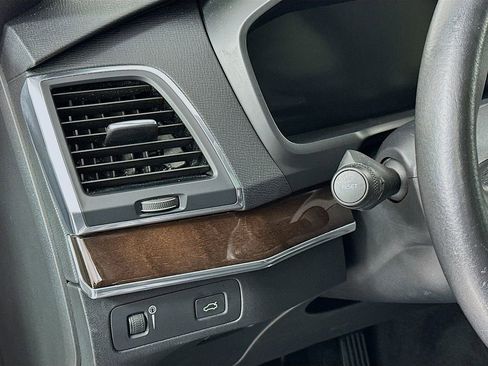 Used 2019 Volvo XC90 T6 Momentum image 11