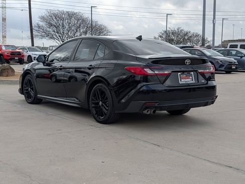 Used 2025 Toyota Camry SE w/ Convenience Package image 9