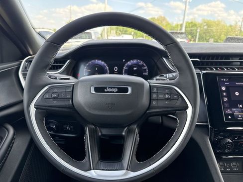 Used 2025 Jeep Grand Cherokee 4WD image 24