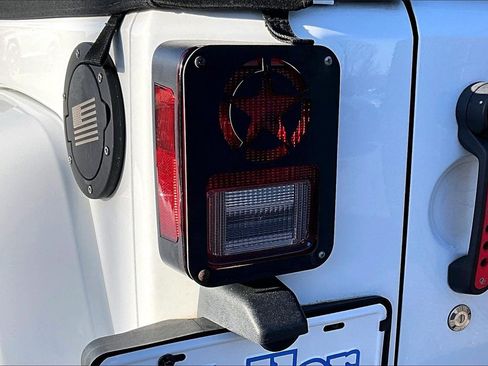 Used 2016 Jeep Wrangler Unlimited Sahara image 30