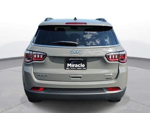 Used 2024 Jeep Compass Latitude AWD/4WD image 7