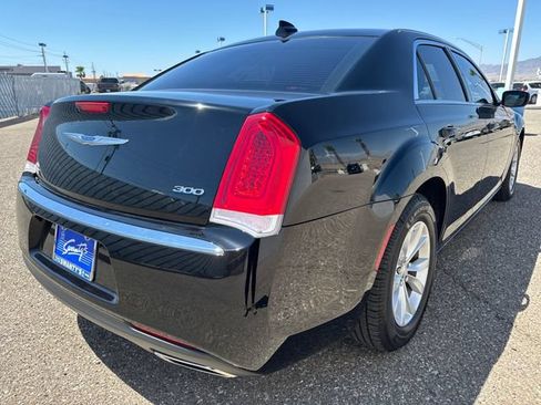 Used 2023 Chrysler 300 Touring RWD image 5