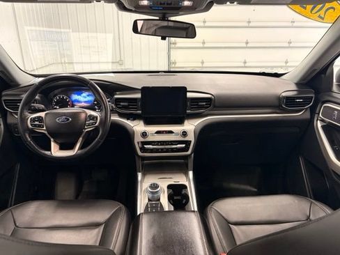 Used 2022 Ford Explorer XLT AWD/4WD image 14