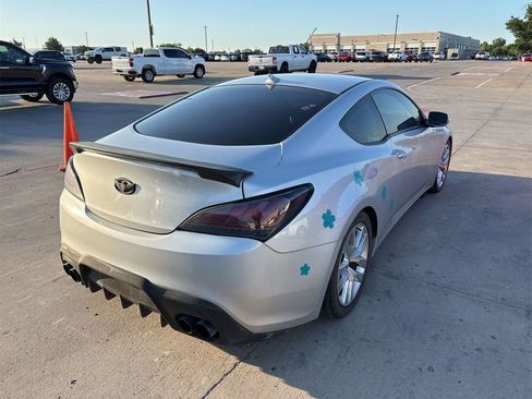 Used 2016 Hyundai Genesis 3.8 RWD image 4