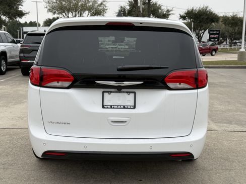 New 2026 Chrysler Voyager LX image 6