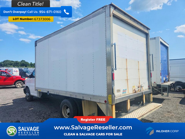 Used 2015 Chevrolet Express 4500 RWD image 3