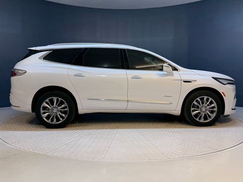 Used 2023 Buick Enclave Avenir image 7