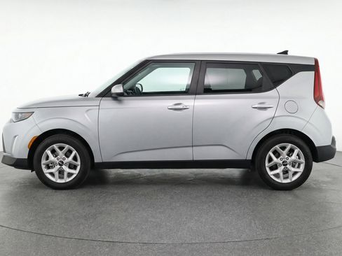 Used 2025 Kia Soul LX w/ LX Technology Package image 5