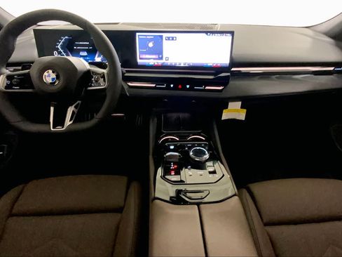 New 2026 BMW 530i xDrive w/ M Sport Package AWD/4WD image 5