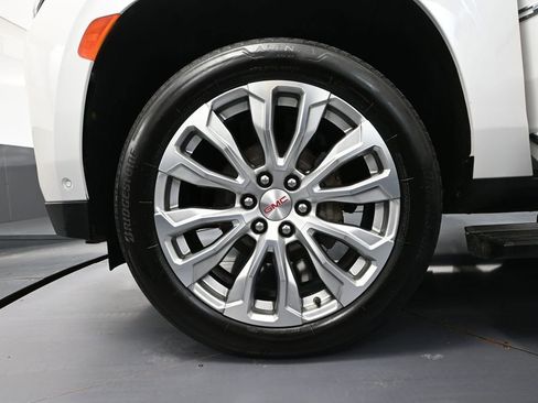 Used 2024 GMC Yukon XL Denali w/ Advanced Technology Package AWD/4WD image 20