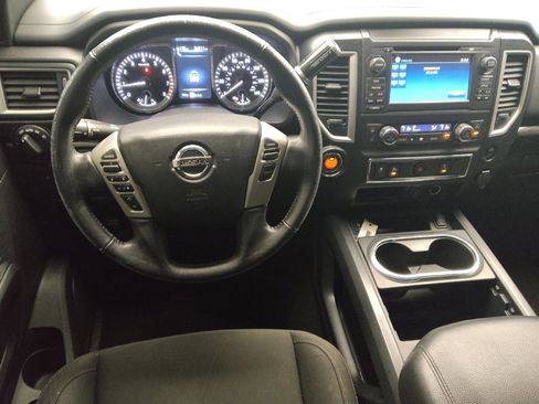 Used 2018 Nissan Titan SV w/ SV Convenience Package image 22