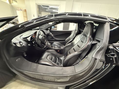 Used 2016 McLaren 650S Spider RWD image 15