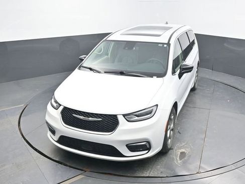 Used 2024 Chrysler Pacifica Limited w/ Trailer Tow Group image 45