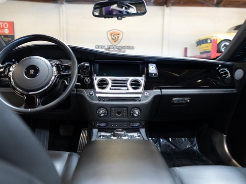 Used 2020 Rolls-Royce Dawn image 64