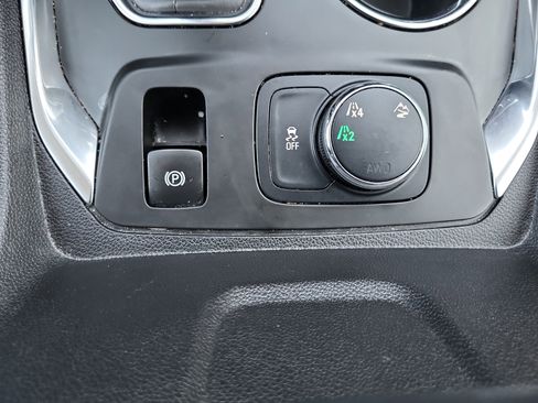 Certified 2021 Chevrolet Traverse LT image 28