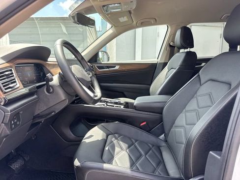 Used 2024 Volkswagen Atlas SE FWD image 14