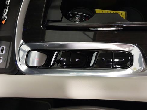 Certified 2022 Buick Enclave Premium w/ Experience Buick Package image 19