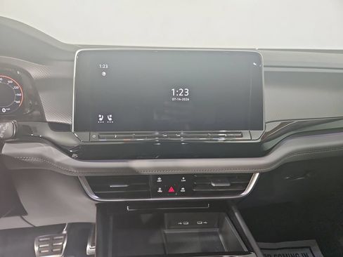 Used 2024 Volkswagen Atlas Peak Edition SEL AWD/4WD image 18