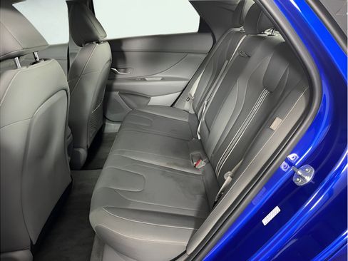 Used 2025 Hyundai Elantra SEL FWD image 12