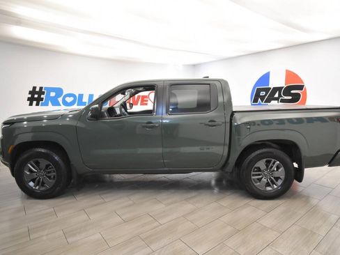 Used 2025 Nissan Frontier SV w/ SV Convenience Package RWD image 2