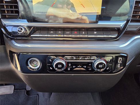 Used 2024 GMC Sierra 1500 SLT image 17