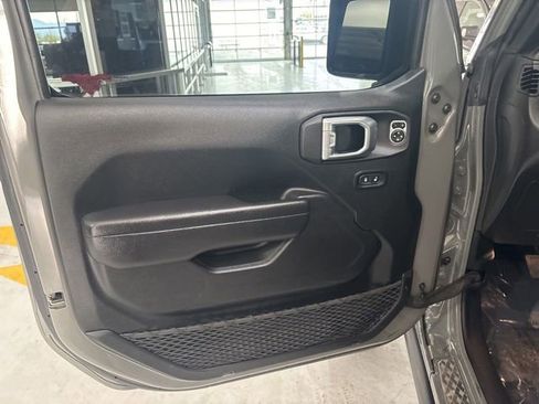 Used 2022 Jeep Gladiator Rubicon AWD/4WD image 12