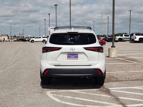 New 2026 Toyota Highlander XLE AWD/4WD image 8