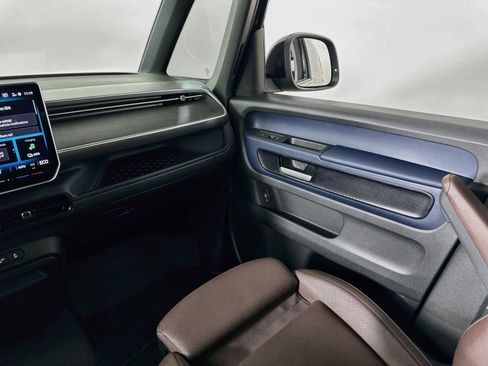 Used 2025 Volkswagen ID. Buzz Pro S RWD image 22