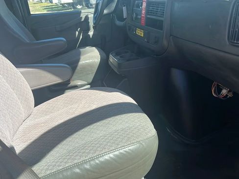 Used 2016 Chevrolet Express 3500 RWD image 11