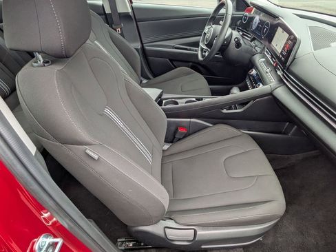 Used 2025 Hyundai Elantra SEL image 25
