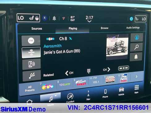 Used 2024 Chrysler Pacifica Limited FWD image 33