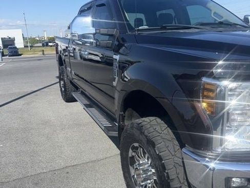 Used 2018 Ford F250 XLT w/ XLT Premium Package AWD/4WD image 1