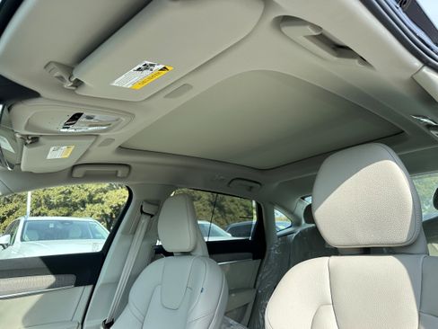 New 2025 Volvo S90 B6 Plus image 15